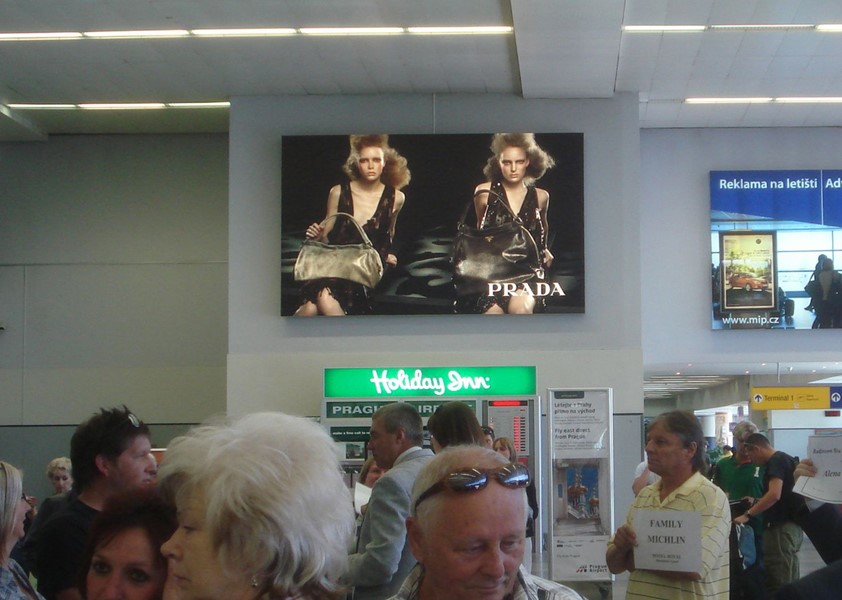 pubblicità in aeroporto a Praga