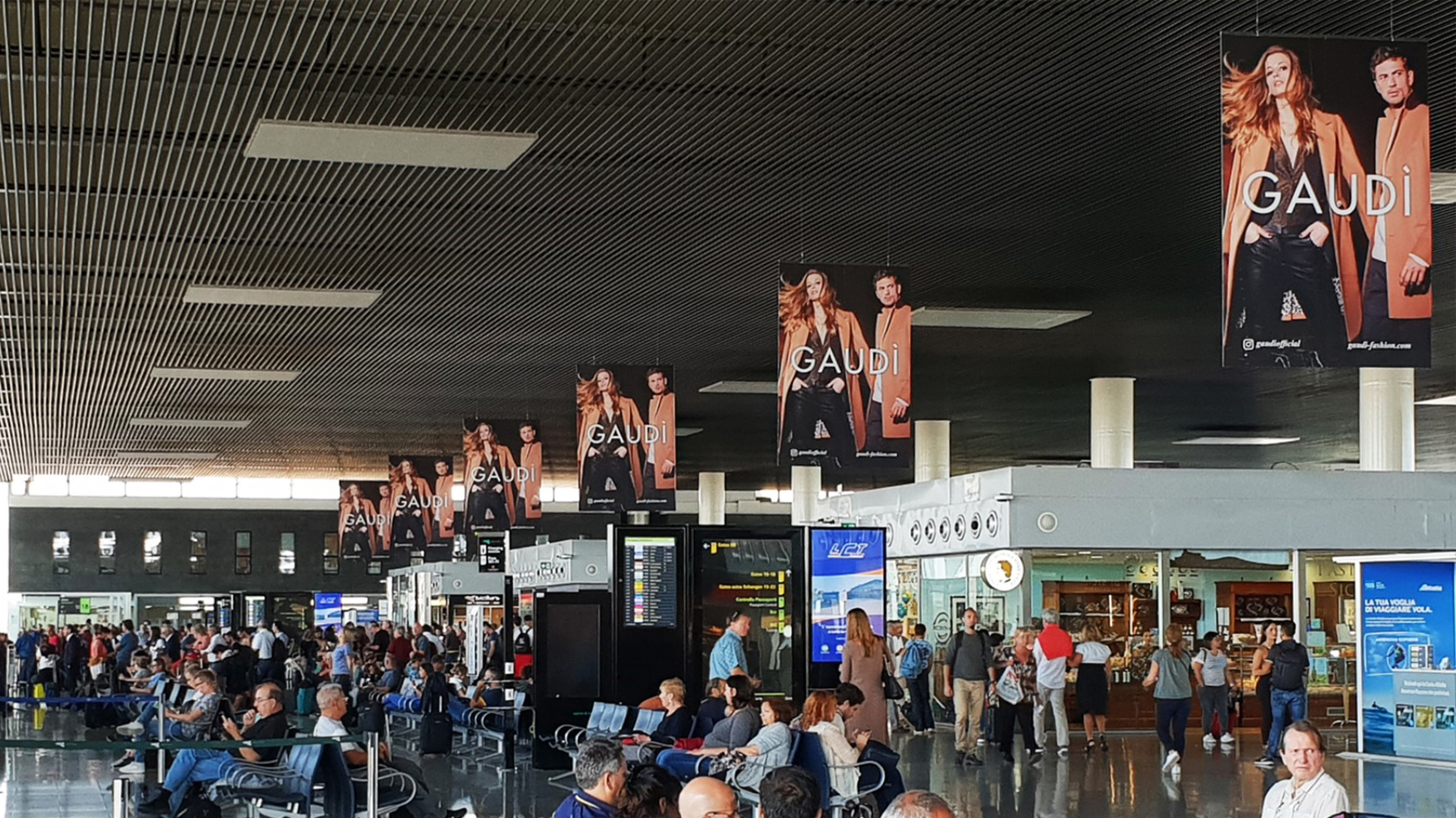 Banner pubblicitari all'aeroporto di Catania