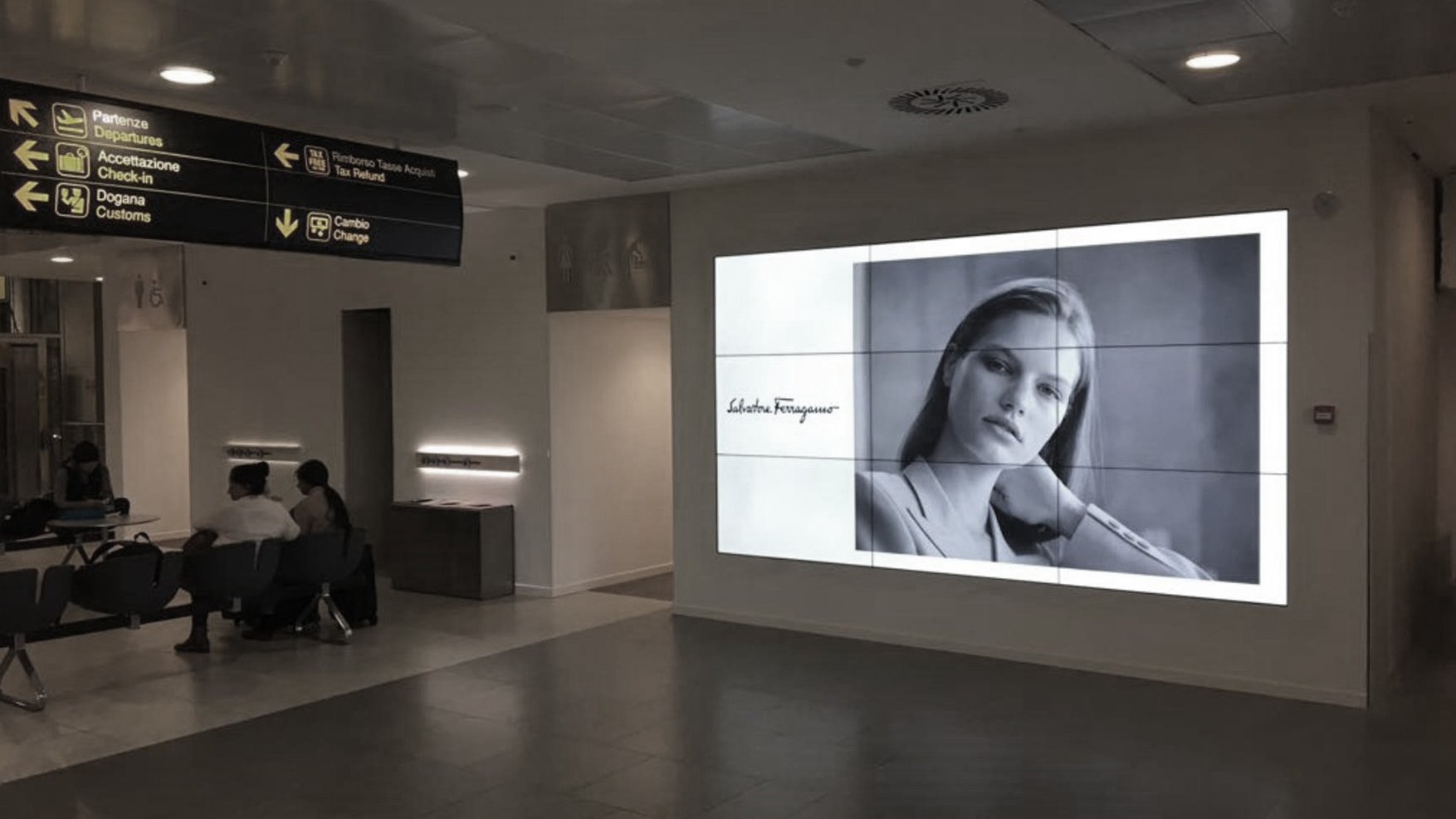 Videowall di grande impatto pubblicitario presso l'aeroporto di Firenze.