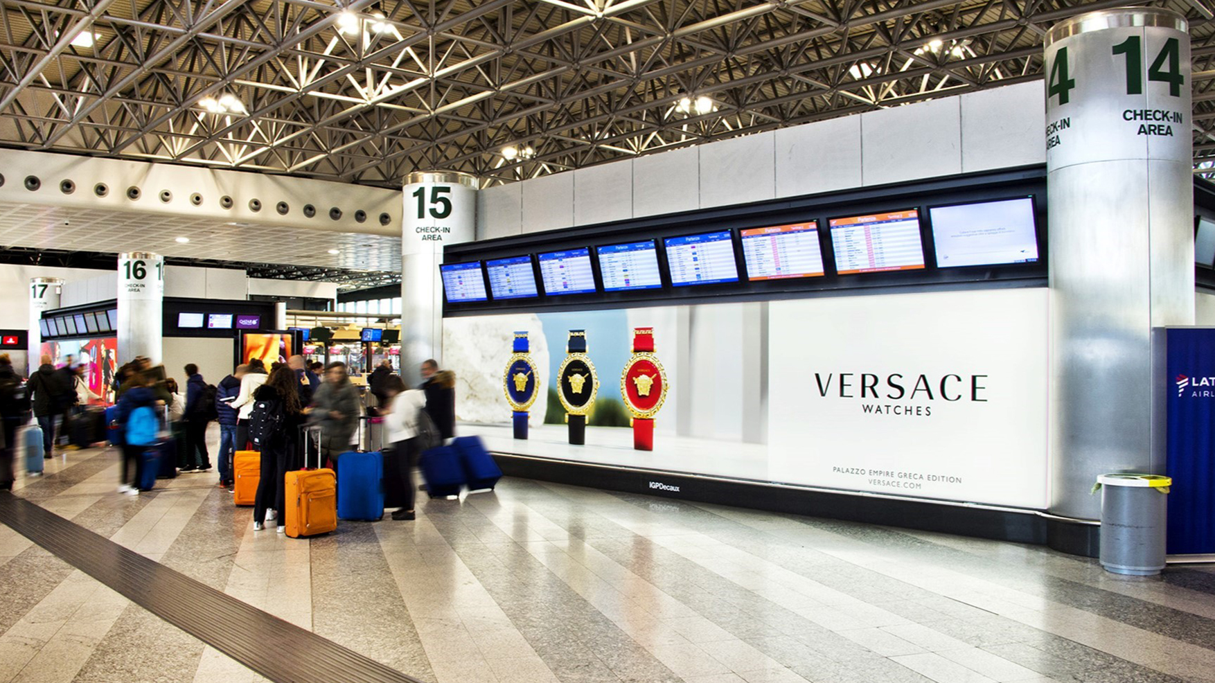 Impianto pubblicitario luminoso di alta qualità ubicato nella Hall Check in dell'Aeroporto di Malpensa.