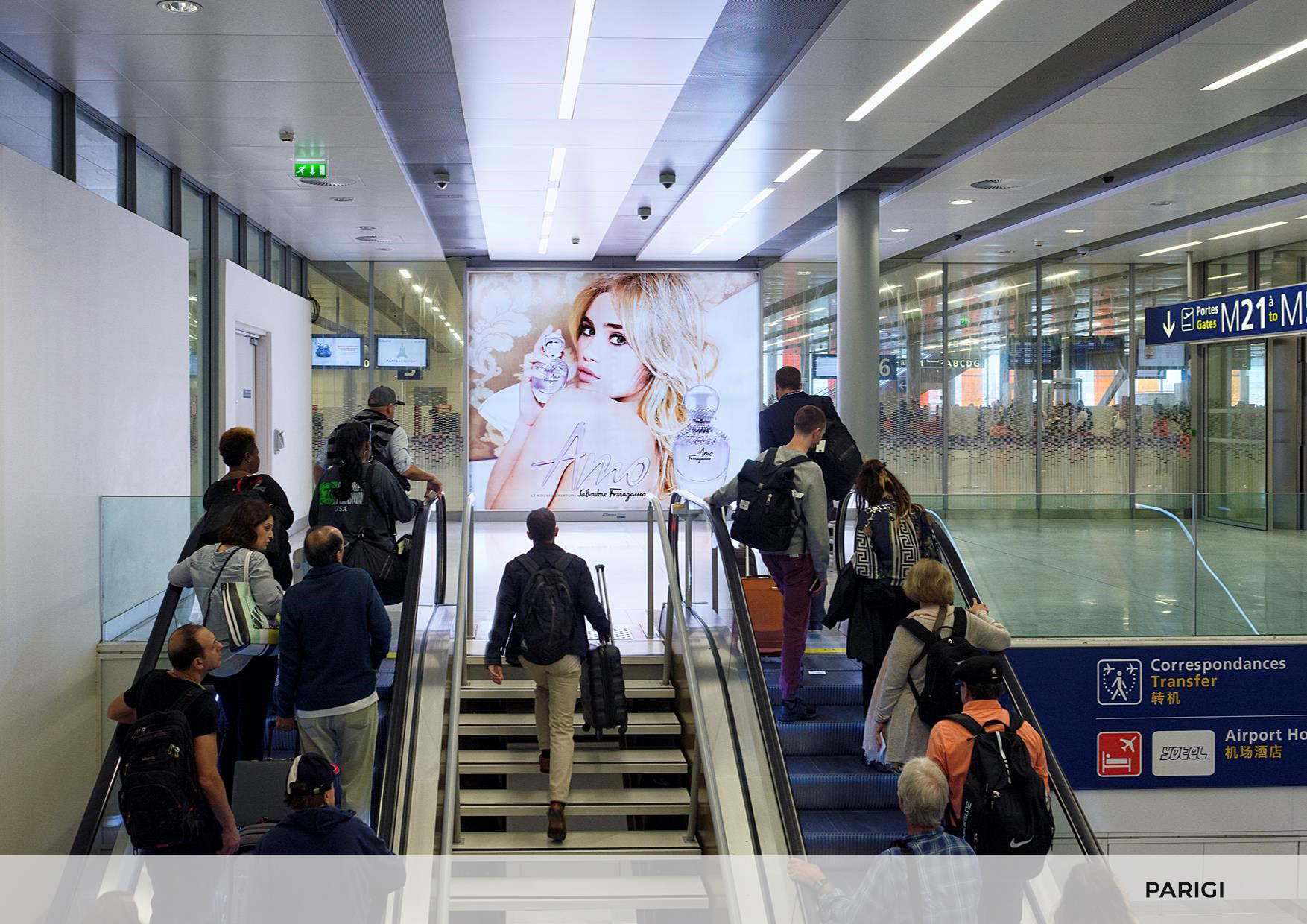 Impianto pubblicitario di alta qualità all'interno dell'Aeroporto di Parigi.
