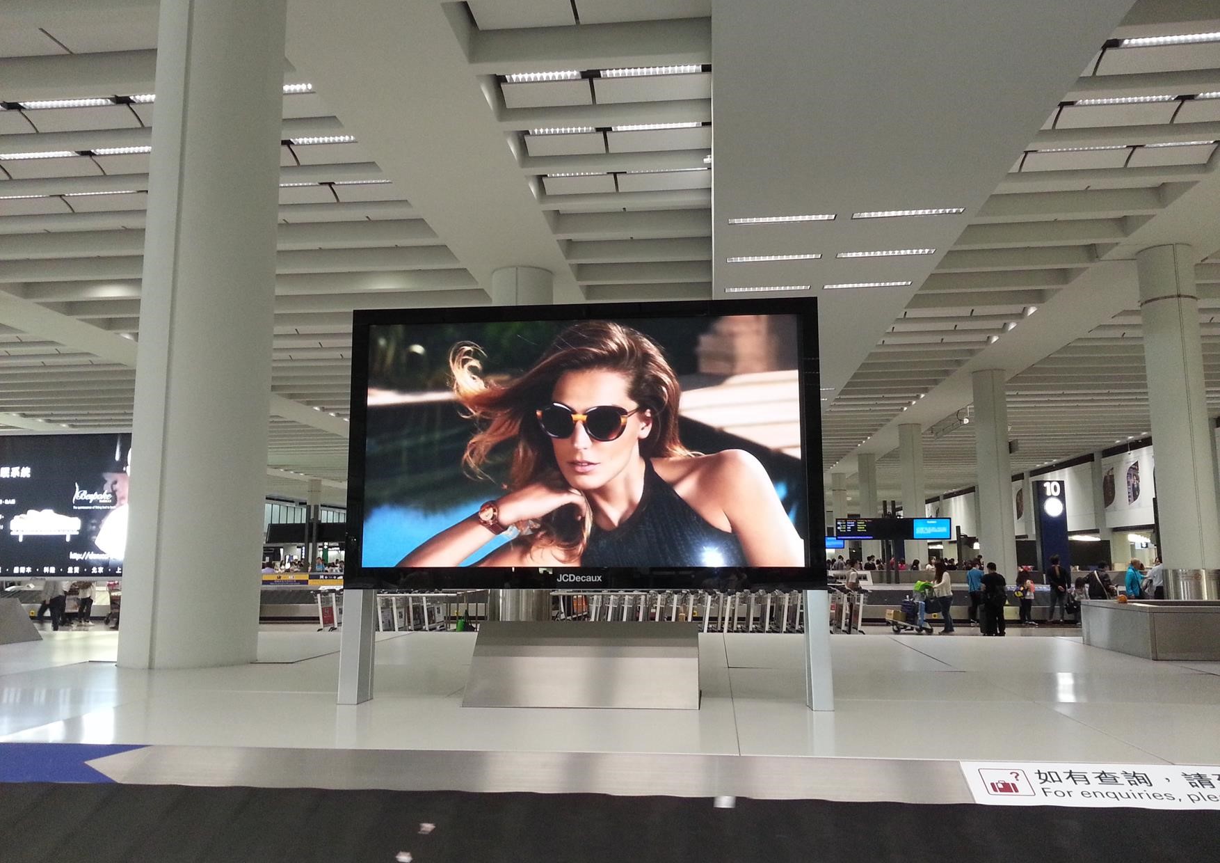 pubblicità in aeroporto a Hong Kong